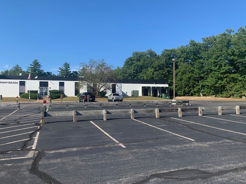32 Industrial Dr, Exeter, NH à louer - Photo du bâtiment - Image 3 de 3