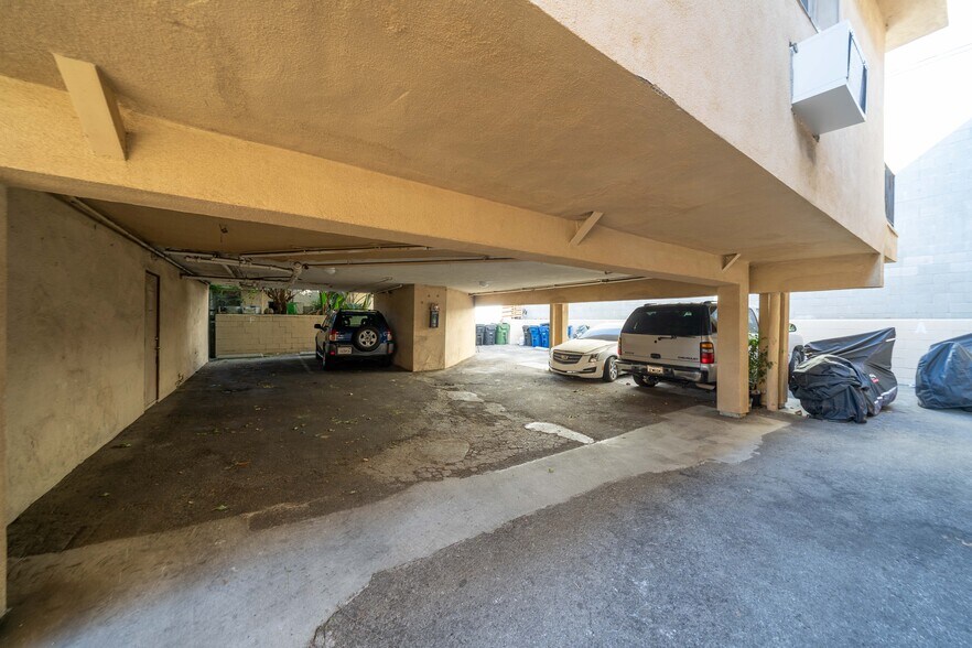 16129 Cantlay St, Van Nuys, CA à vendre - Photo du bâtiment - Image 3 de 7