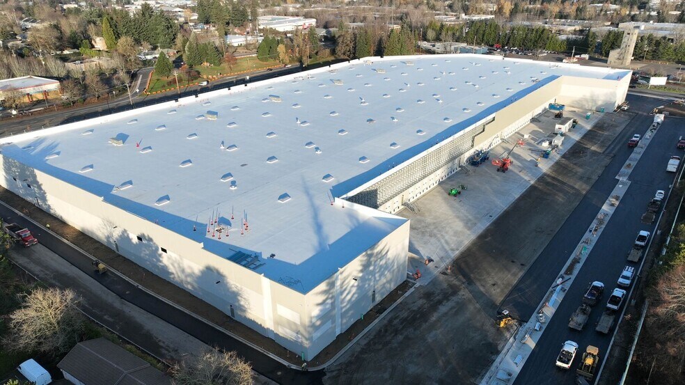 4570 NE 122nd Ave, Portland, OR à louer - Photo du bâtiment - Image 2 de 12