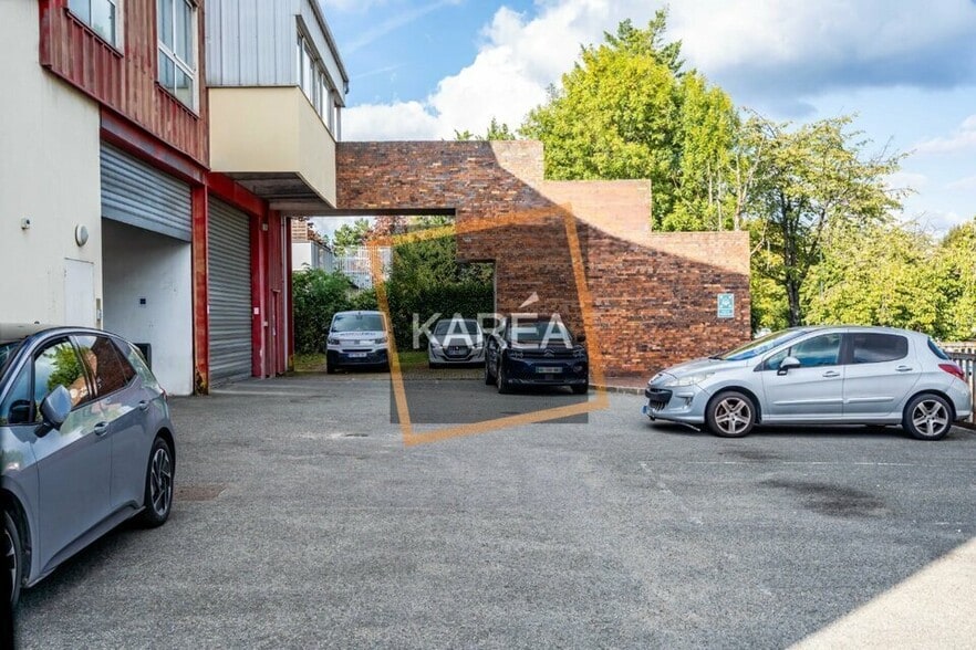 Flex in Noisiel for lease - Building Photo - Image 1 of 5