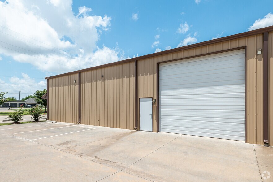 8860 S Sunnylane Rd, Oklahoma City, OK à louer - Photo du bâtiment - Image 3 de 25