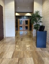 9660 Hillcroft St, Houston, TX for lease Lobby- Image 2 of 2