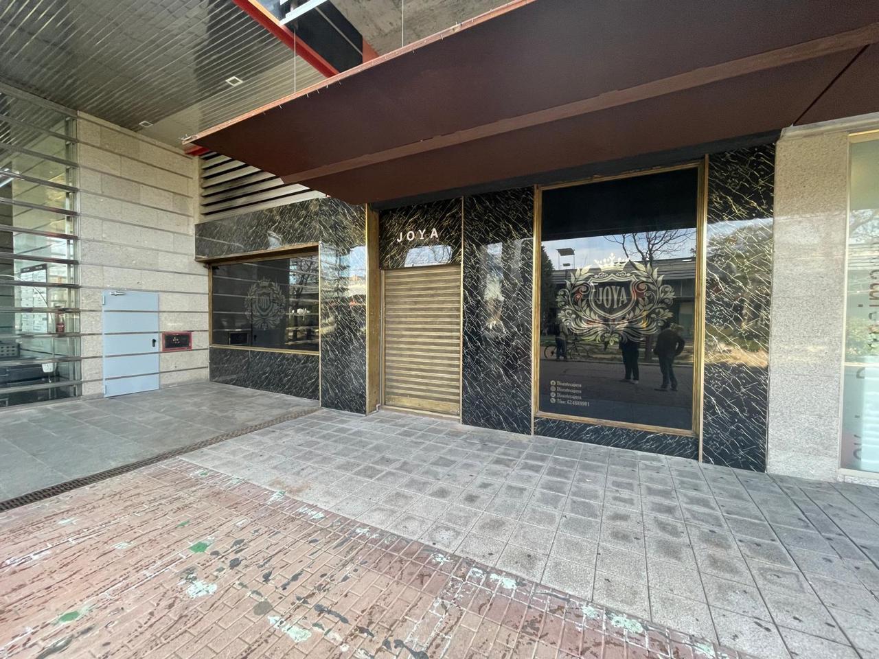 Retail in Alcalá de Henares, Madrid for sale Primary Photo- Image 1 of 5