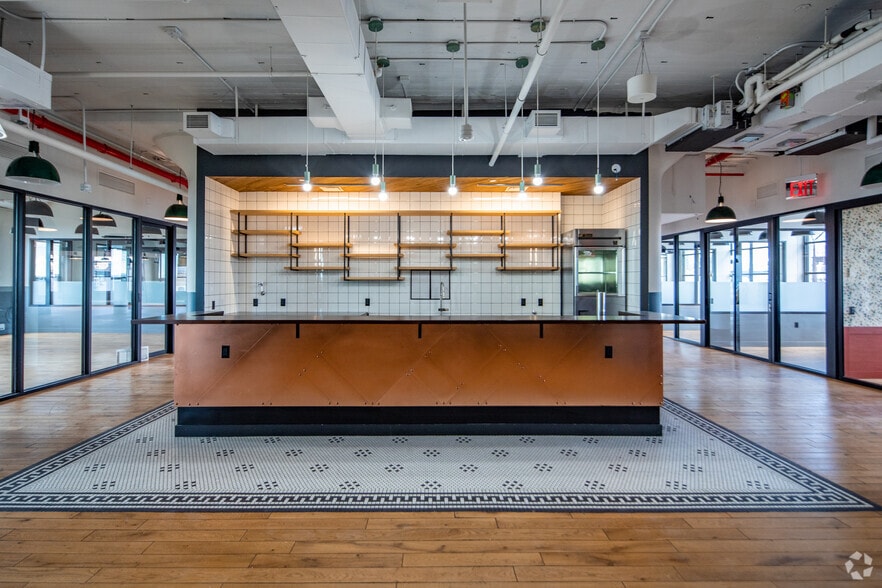 35-37 36th St, Long Island City, NY for lease - Interior Photo - Image 2 of 18