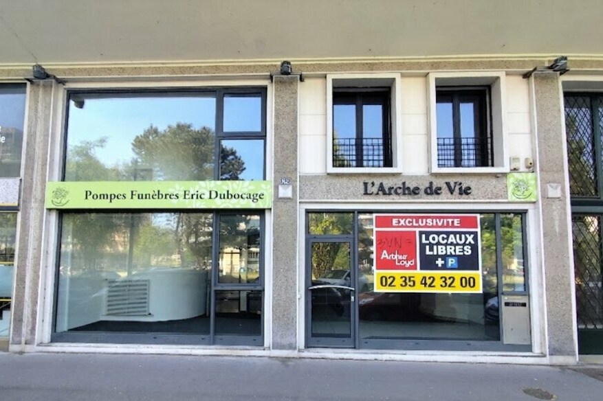 Retail in Le Havre for lease Building Photo- Image 1 of 4