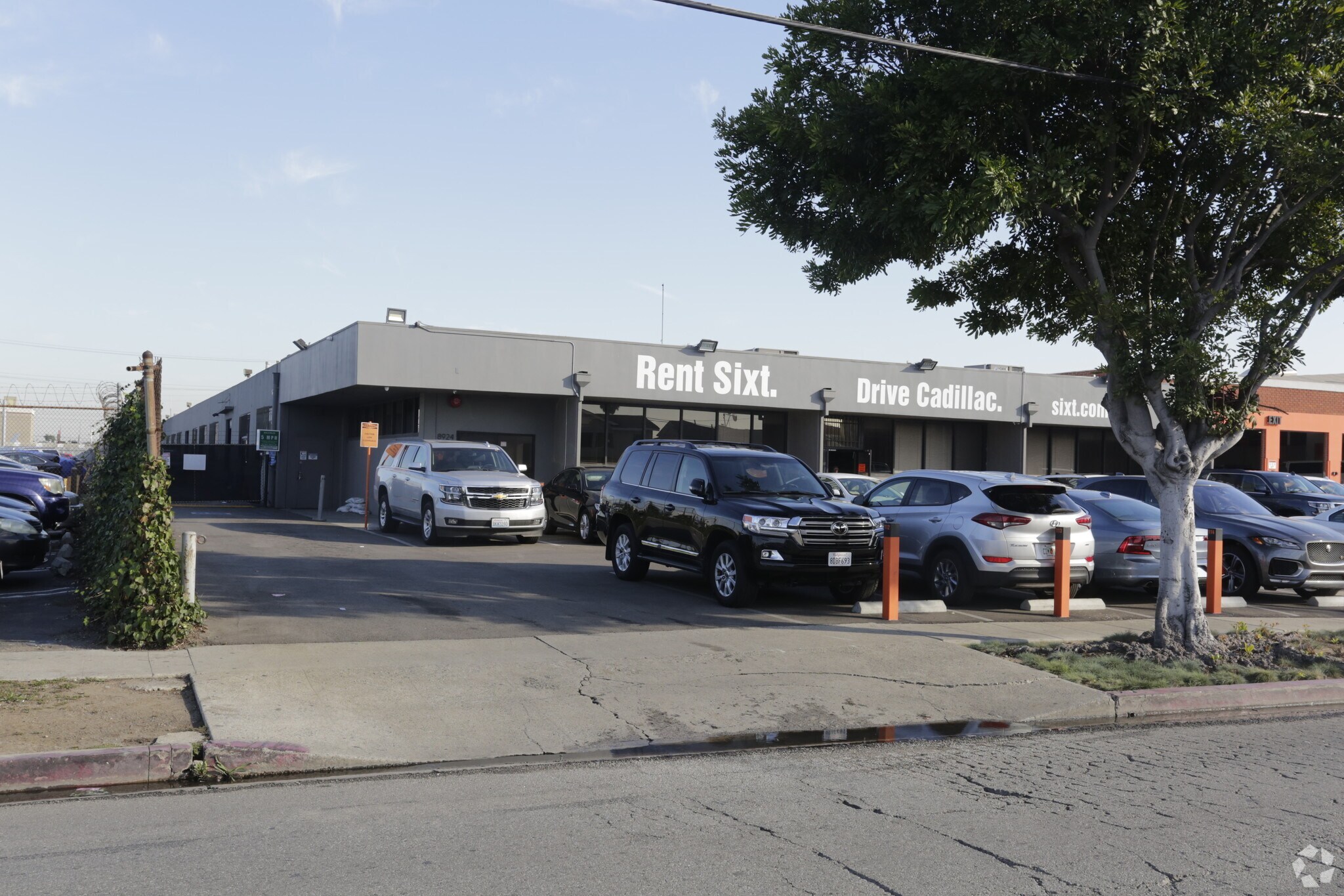 8924 Bellanca Ave, Los Angeles, CA for lease Primary Photo- Image 1 of 6