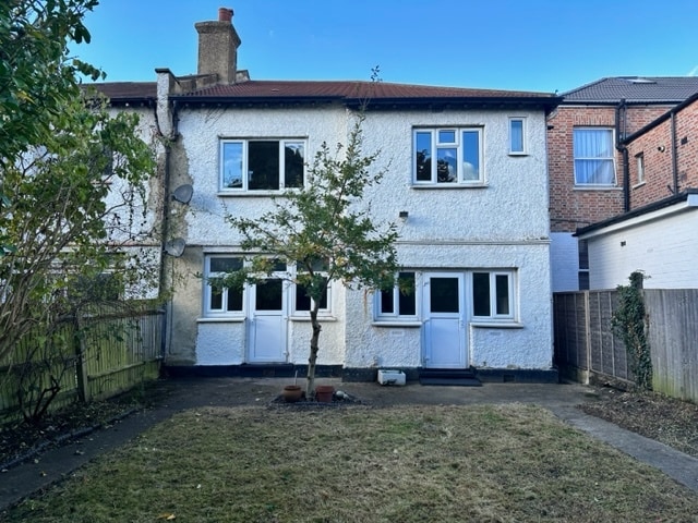 118 Station Rd, London for lease - Building Photo - Image 2 of 3