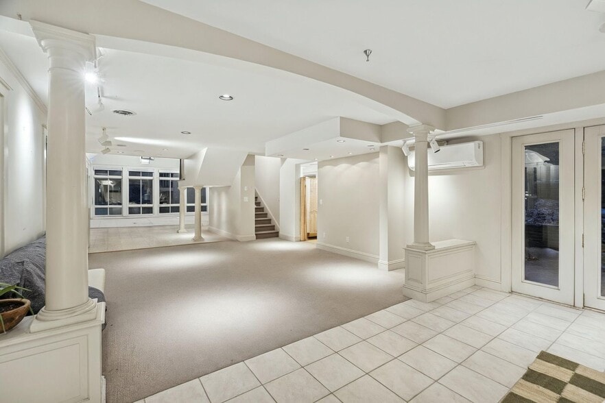 299 Mountain Rd, Stowe, VT for sale - Interior Photo - Image 3 of 14