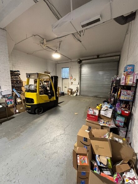 81 N Forest Ave, Rockville Centre, NY for lease - Interior Photo - Image 3 of 9