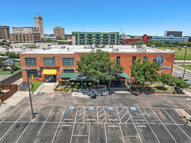 Plus de détails pour 401 S 3rd St, Waco, TX - Bureau à vendre