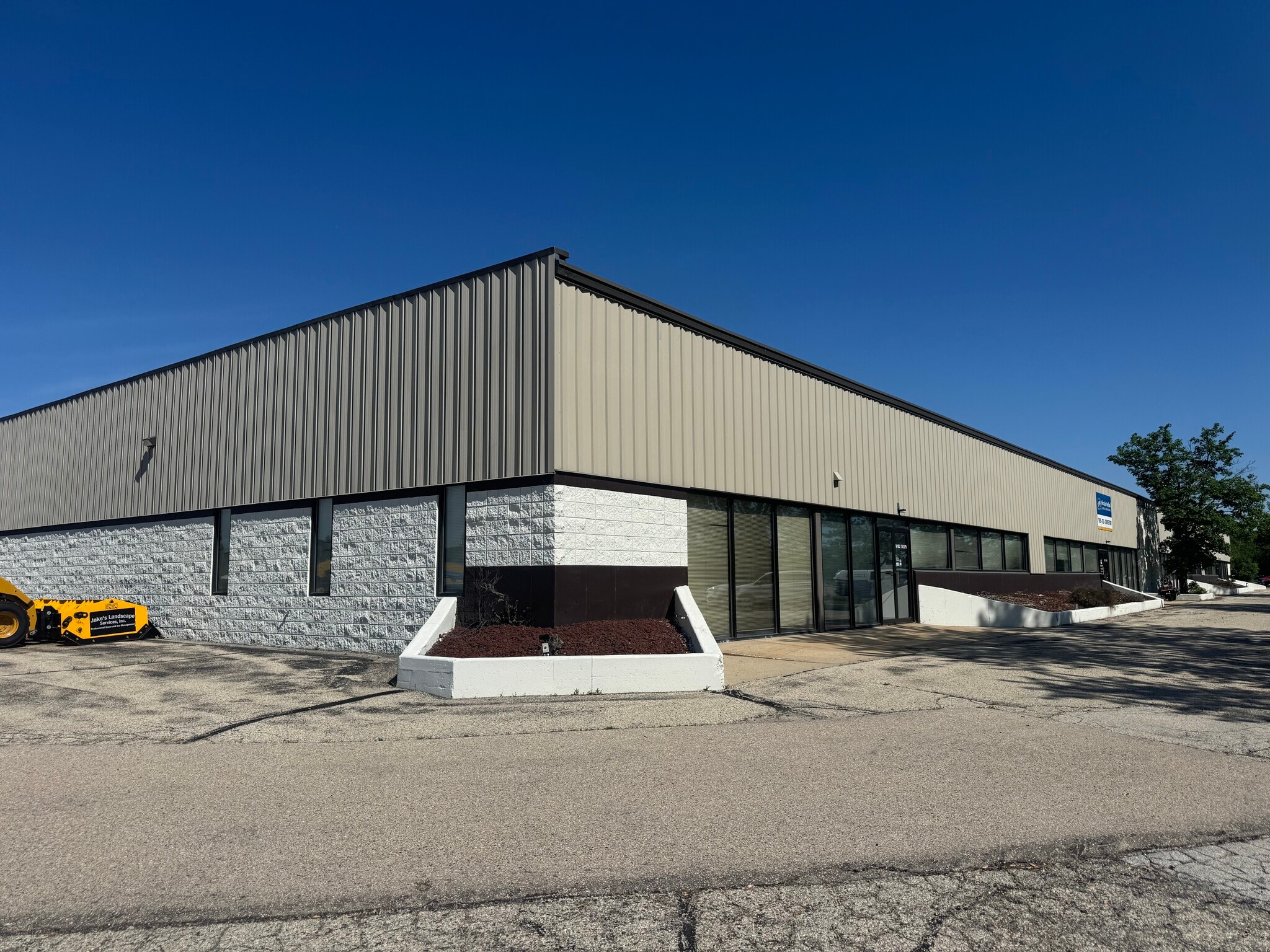 W182S8335 Racine Ave, Muskego, WI for lease Building Photo- Image 1 of 3