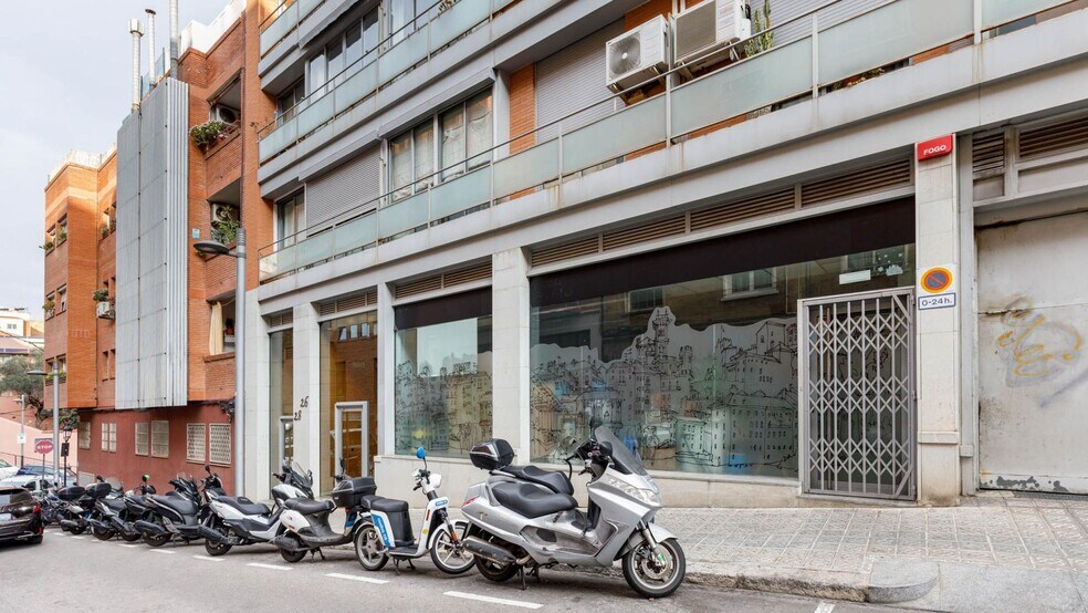 Carrer Brussel.Les, 22-28, Barcelone, Barcelona à louer - Photo du bâtiment - Image 2 de 11