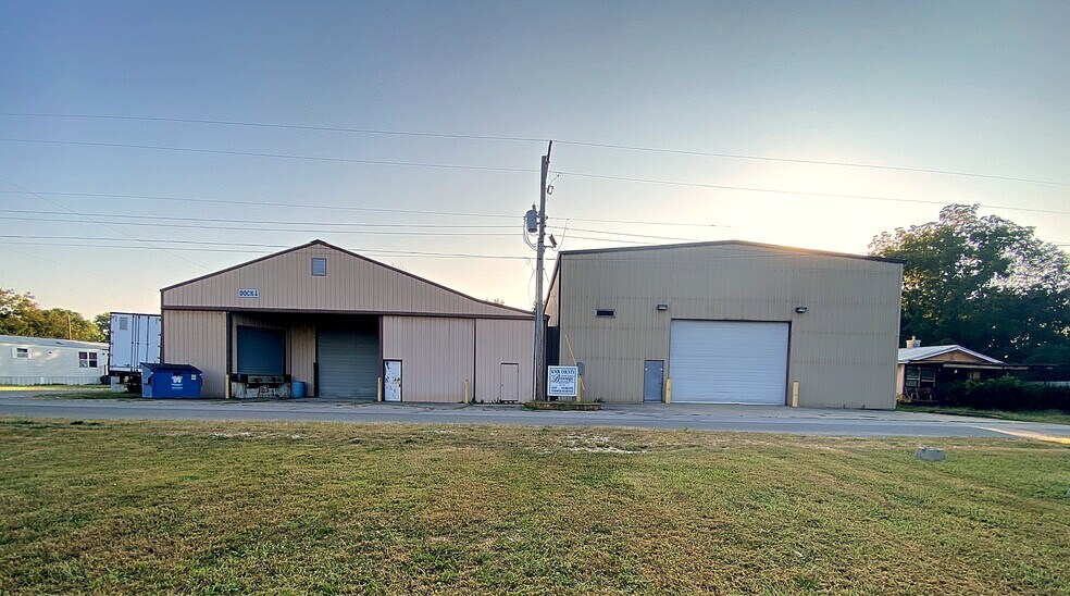 2409 Chestnut Street, Vincennes, IN à vendre - Photo du bâtiment - Image 1 de 14