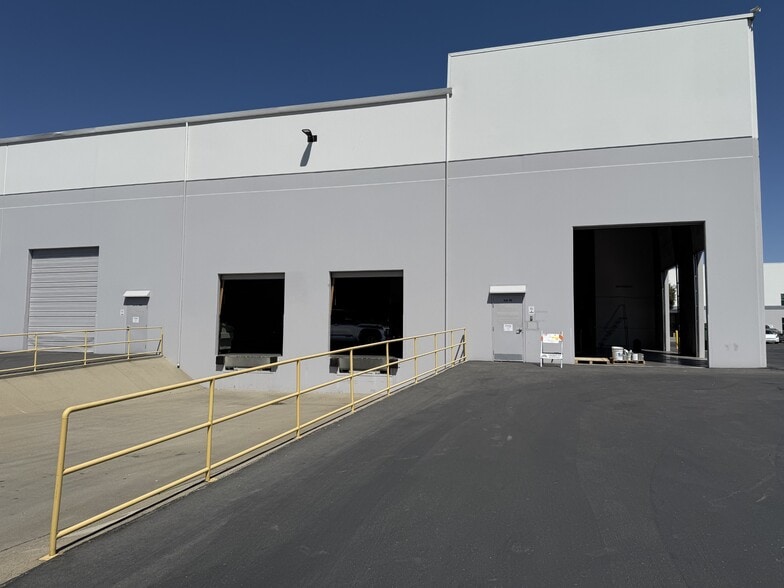 1329 N Market Blvd, Sacramento, CA for lease - Building Photo - Image 2 of 5