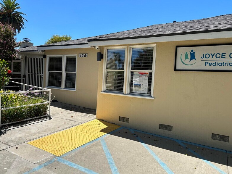 125 N Euclid Ave, Fullerton, CA à louer - Photo du bâtiment - Image 3 de 13