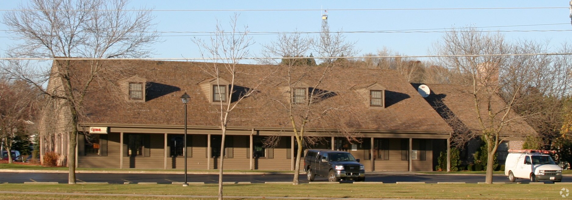 300 E Washington St, Slinger, WI à louer Photo du bâtiment- Image 1 de 3