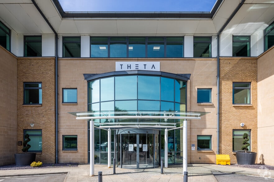 Lyon Way, Frimley for lease - Building Photo - Image 3 of 9