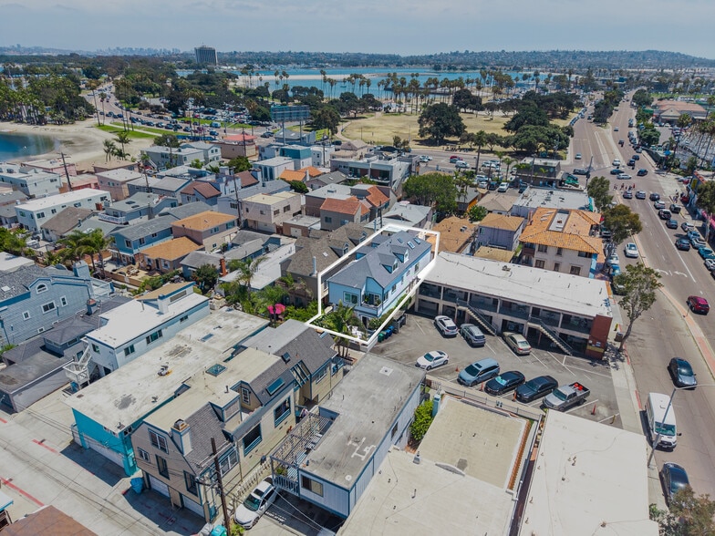 813 Isthmus Ct, San Diego, CA à vendre - Photo du bâtiment - Image 2 de 51