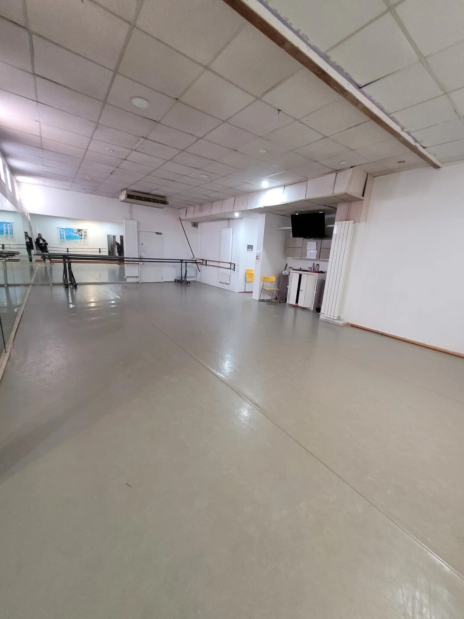 Retail in Villeurbanne for lease Interior Photo- Image 1 of 5