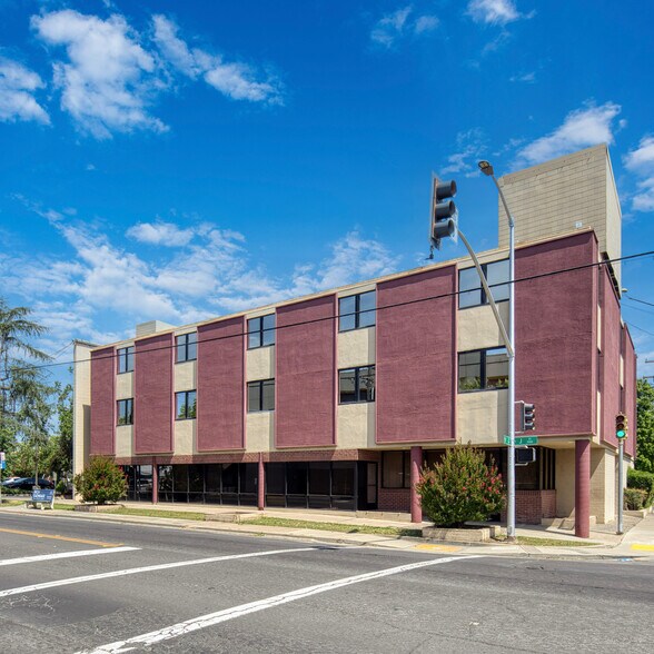 5025 J St, Sacramento, CA à vendre - Photo du bâtiment - Image 1 de 5