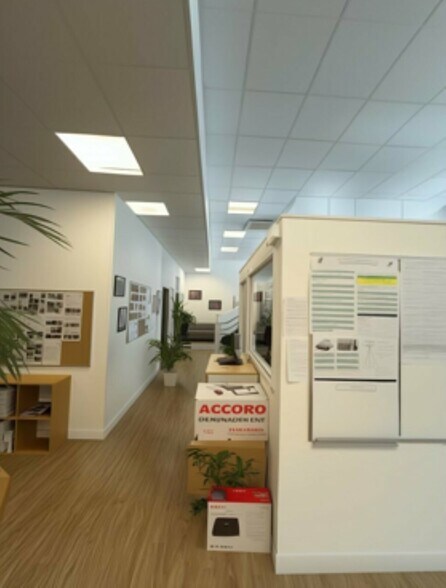 Office in Marseille for lease - Building Photo - Image 2 of 6