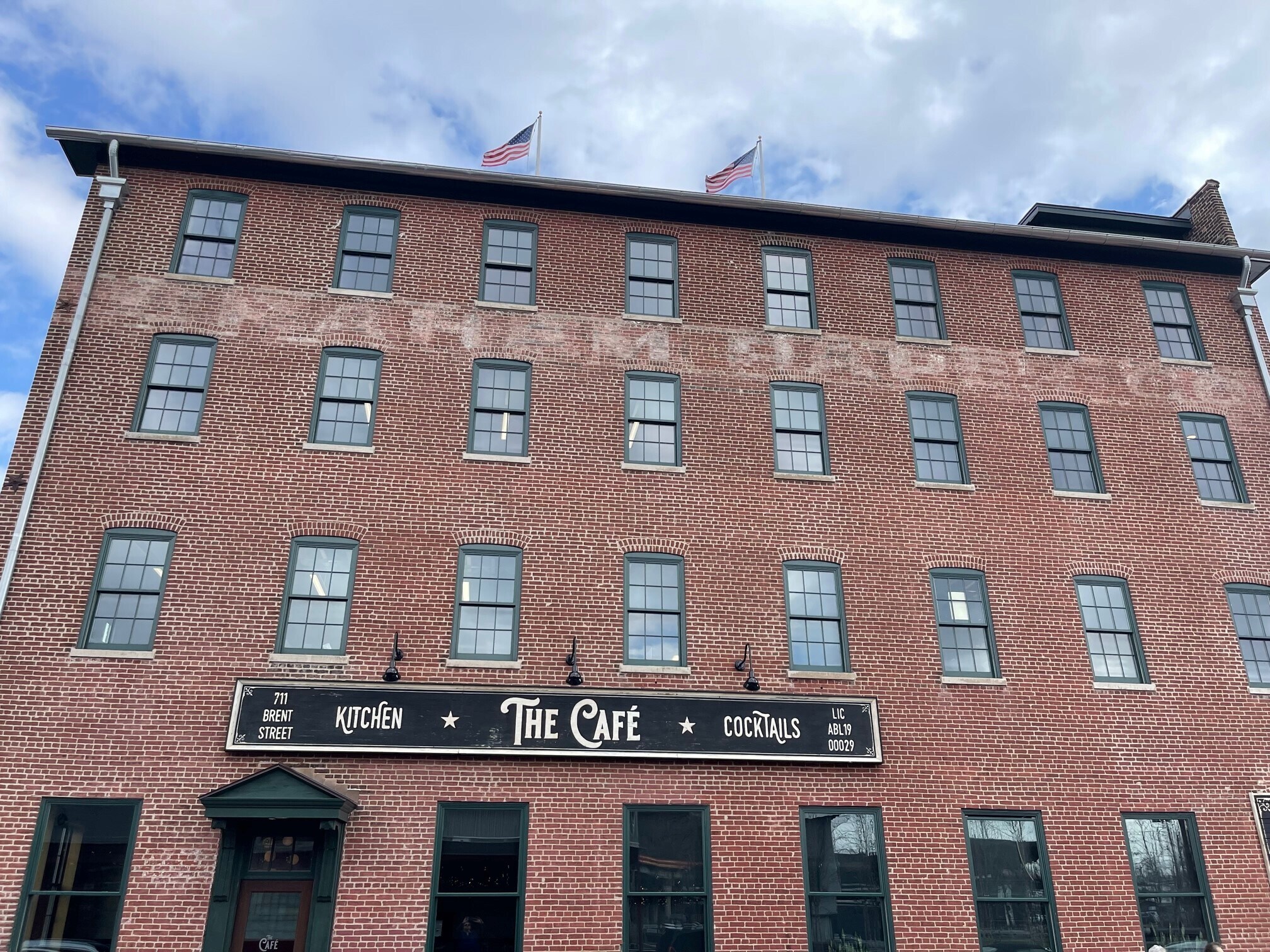 711 Brent St, Louisville, KY à louer Photo principale- Image 1 de 26