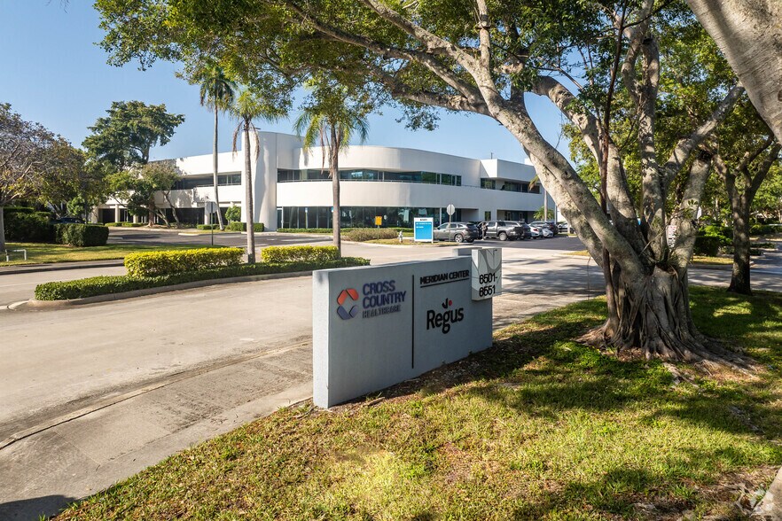 6501 Park of Commerce Blvd NW, Boca Raton, FL à louer - Photo du bâtiment - Image 3 de 33
