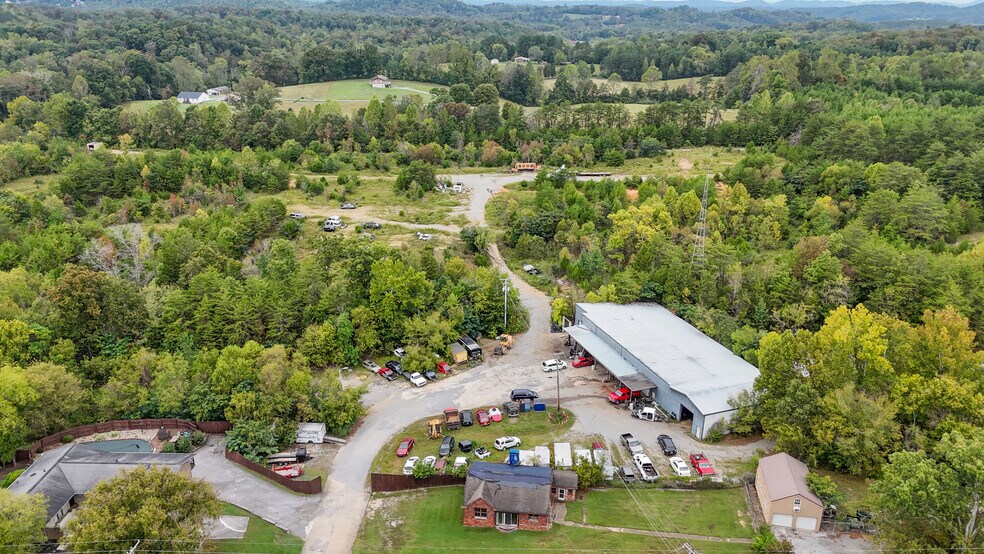 1021 E Hendron Chapel Rd, Knoxville, TN à vendre - Photo du bâtiment - Image 2 de 46