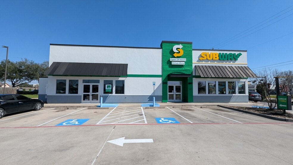 4979 Fairmont Pky, Pasadena, TX for lease - Building Photo - Image 2 of 5