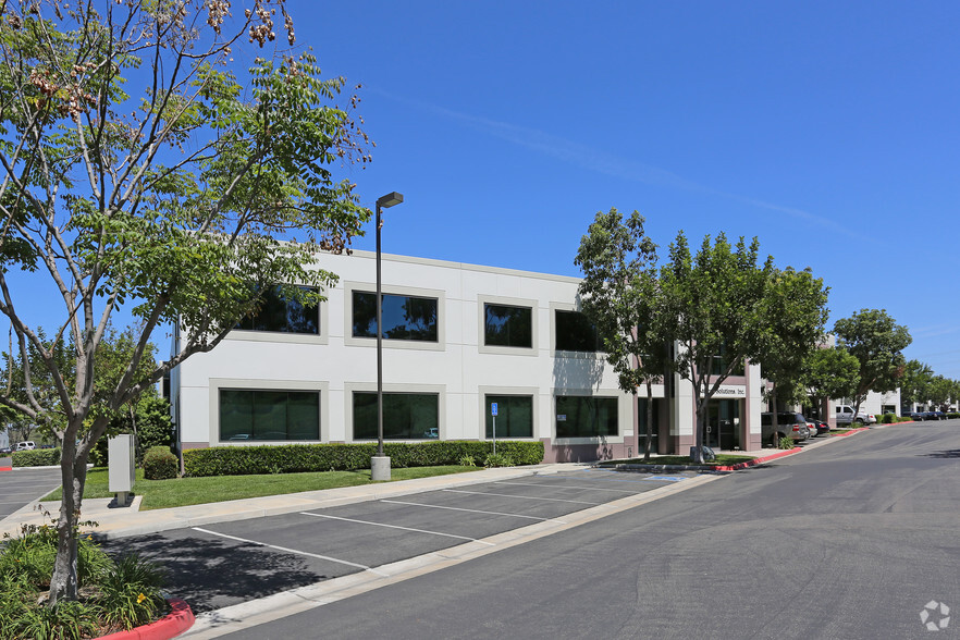 3256 Grey Hawk Ct, Carlsbad, CA for sale - Primary Photo - Image 1 of 8