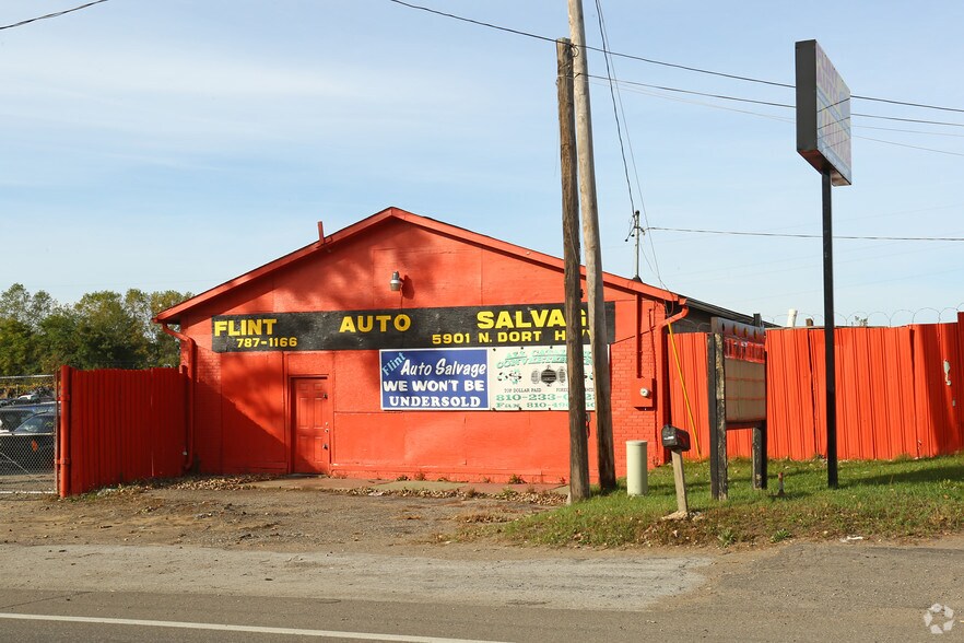 5901 N Dort Hwy, Flint, MI à vendre - Photo du bâtiment - Image 3 de 4