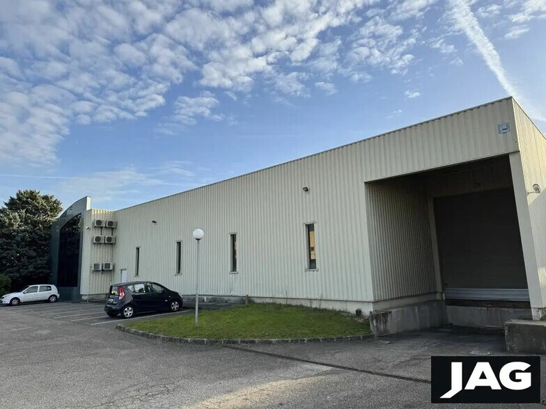 Bureau dans Genas à louer - Photo du bâtiment - Image 2 de 6