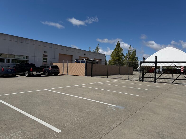 8150 Industrial Ave, Roseville, CA à louer - Photo du bâtiment - Image 2 de 4