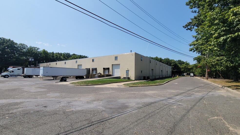 35 Kimberly Rd, East Brunswick, NJ for lease - Building Photo - Image 3 of 11