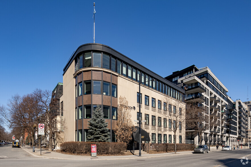 257 Rue Sherbrooke E, Montréal, QC à vendre - Photo du bâtiment - Image 1 de 1