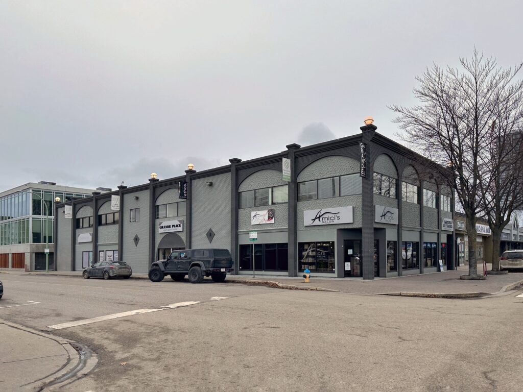 1610 Bertram St, Kelowna, BC à vendre Photo principale- Image 1 de 1