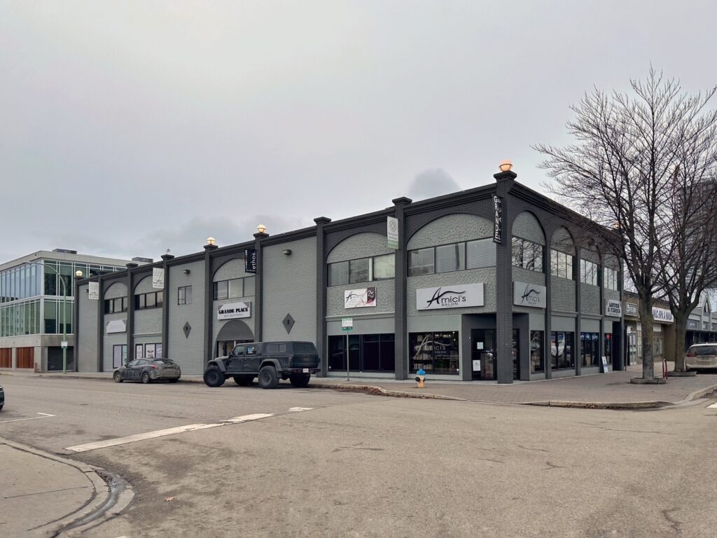 1610 Bertram St, Kelowna, BC for sale Primary Photo- Image 1 of 1