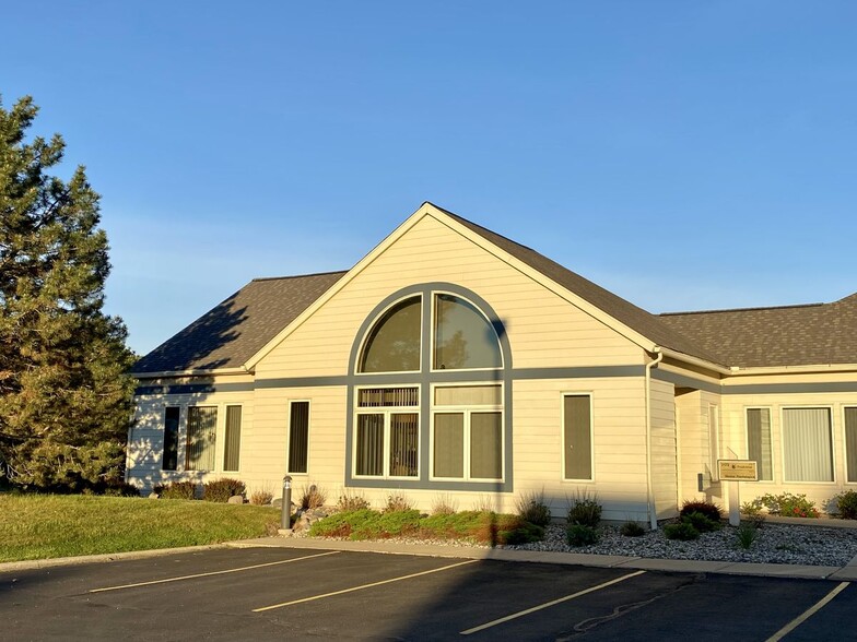 2154-2172 Commons Pky, Okemos, MI for sale - Building Photo - Image 1 of 1