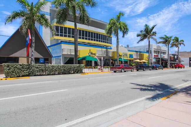 Plus de détails pour 6936 Collins Ave, Miami Beach, FL - Bureau à louer