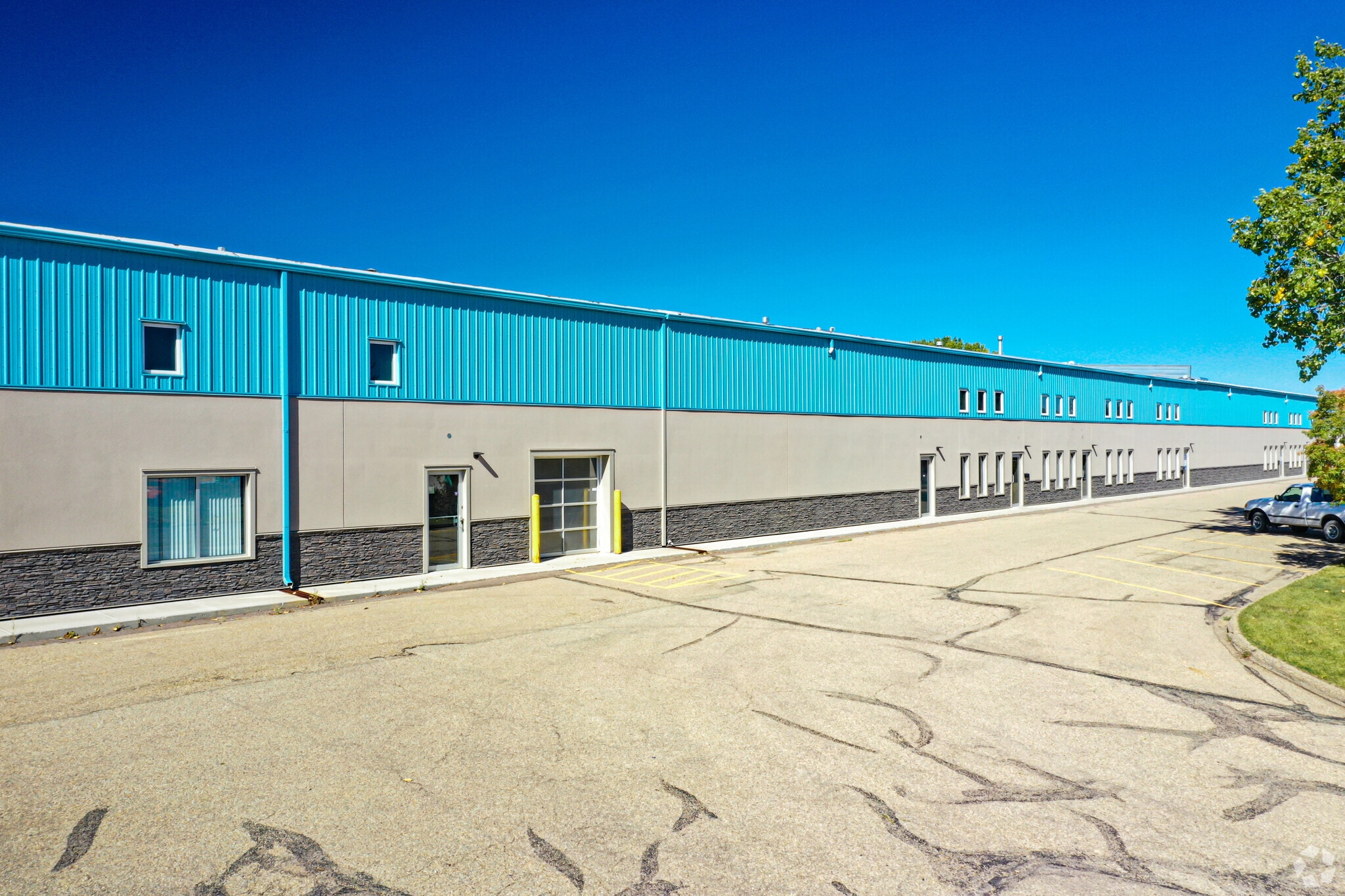 7896 49 Ave, Red Deer, AB for sale Primary Photo- Image 1 of 24
