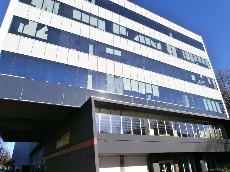Office in Dijon for lease - Building Photo - Image 2 of 3