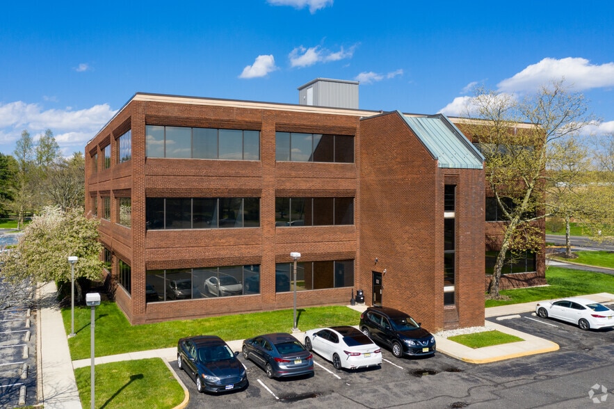 303 Fellowship Rd, Mount Laurel, NJ for lease - Building Photo - Image 1 of 7