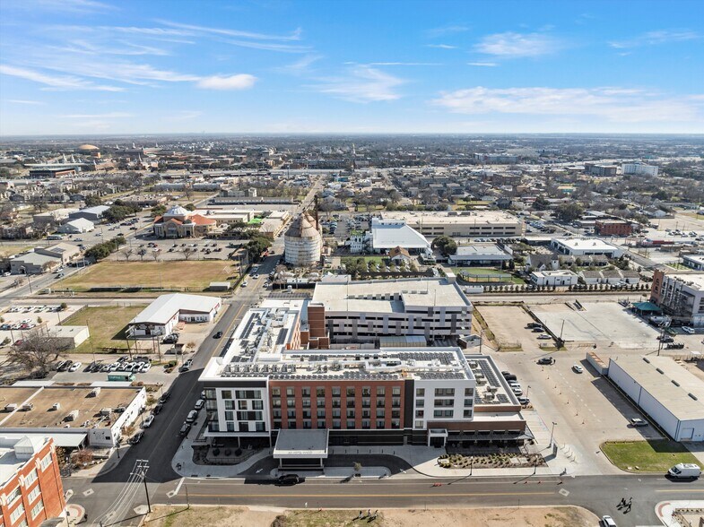 325 6th st, Waco, TX for lease - Building Photo - Image 2 of 7