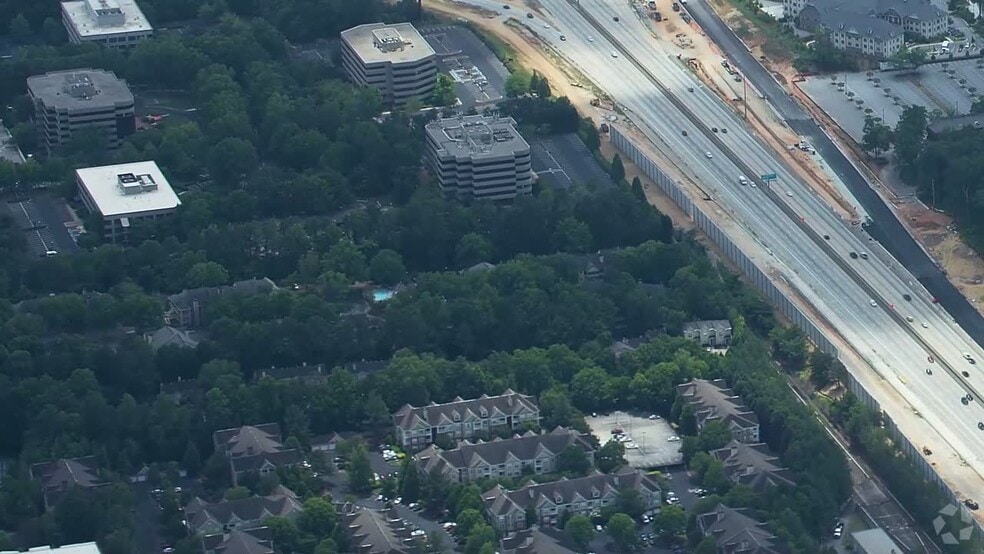 6600 Peachtree Dunwoody Rd NE, Atlanta, GA à louer - Vidéo aérienne - Image 2 de 56