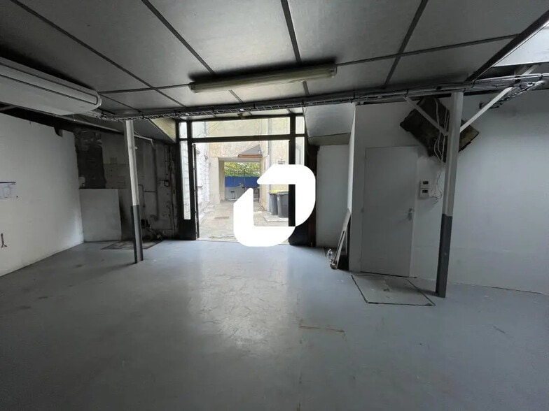 Flex in Saint-Maur-des-Fossés for lease - Interior Photo - Image 2 of 9