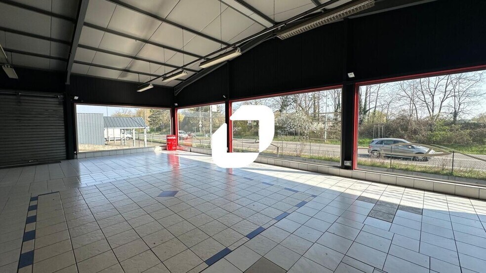 19 Route Du Cor De Chasse, Illkirch-Graffenstaden for lease - Interior Photo - Image 3 of 9