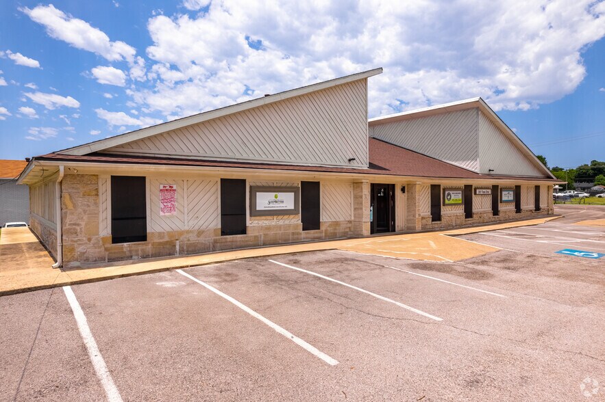 2651 Texas Dr, Irving, TX à louer - Photo du bâtiment - Image 2 de 12