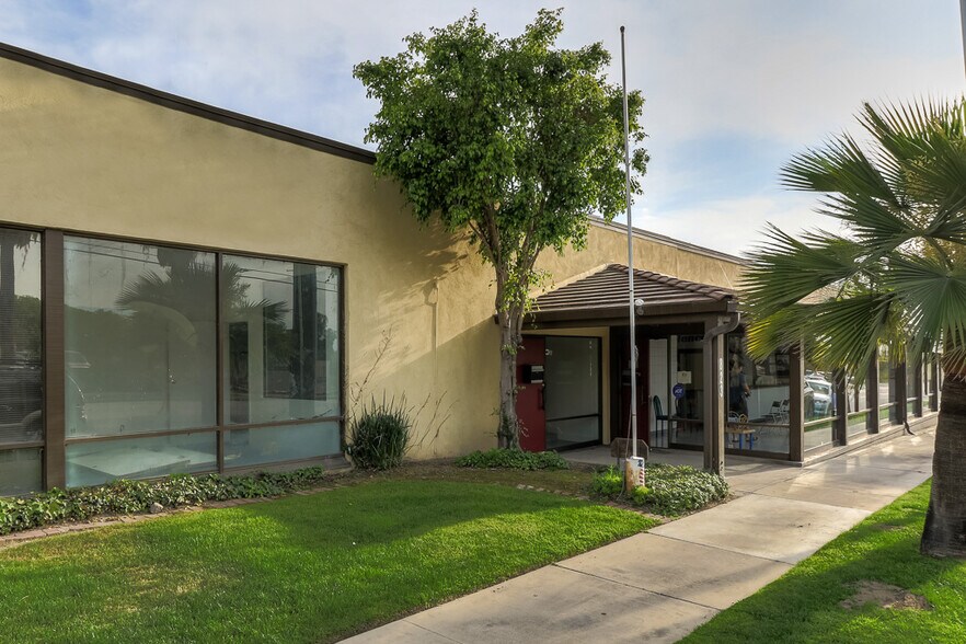 817 W Colton Ave, Redlands, CA for lease - Primary Photo - Image 1 of 23