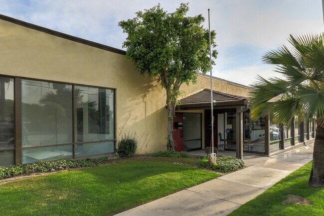 Plus de détails pour 823 W Colton Ave, Redlands, CA - Commerce de détail à louer
