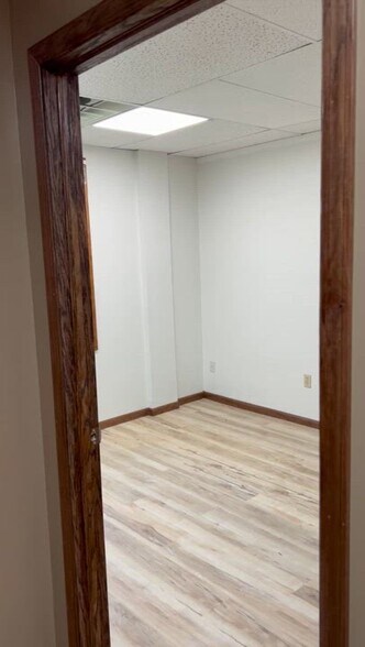 1301 W 1st Ave, Sioux City, IA à louer - Vidéo sur l’inscription commerciale - Image 3 de 5